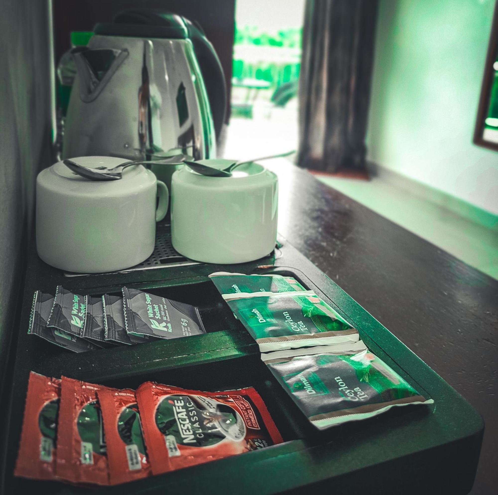 Hotel Elephant Park - New Deal! Half Off Airport Pickups Available Pinnawala  Buitenkant foto