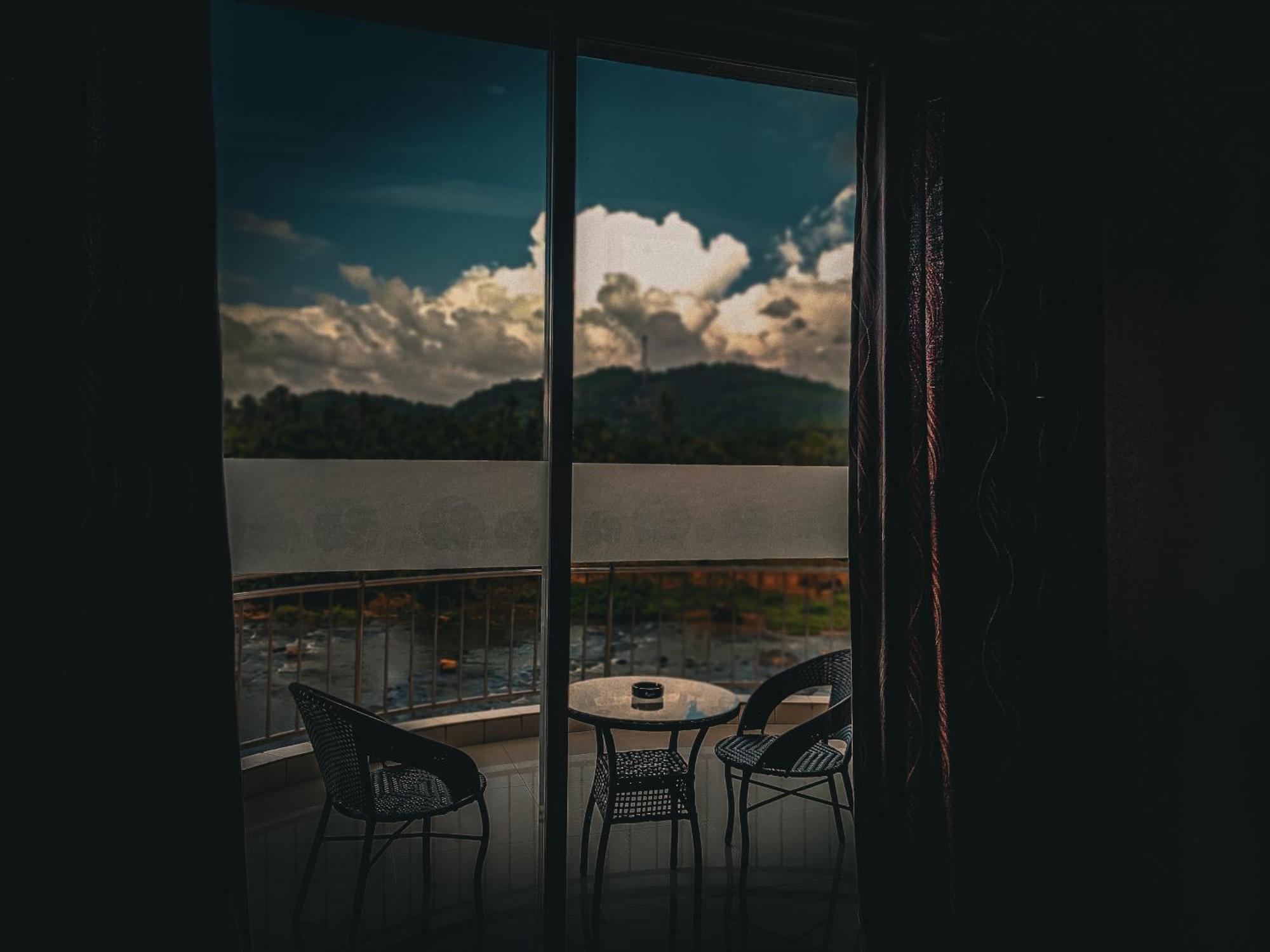 Hotel Elephant Park - New Deal! Half Off Airport Pickups Available Pinnawala  Buitenkant foto