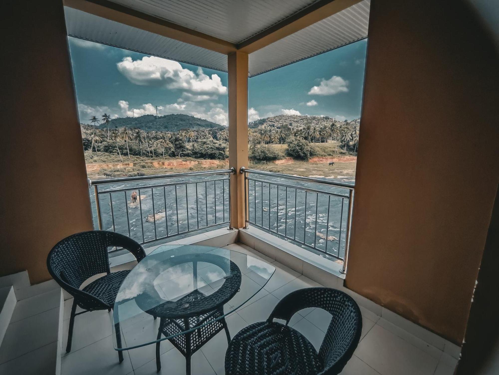 Hotel Elephant Park - New Deal! Half Off Airport Pickups Available Pinnawala  Buitenkant foto